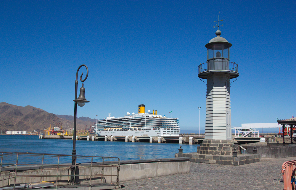 Puerto de Santa Cruz de Tenerife.//Depositphotos