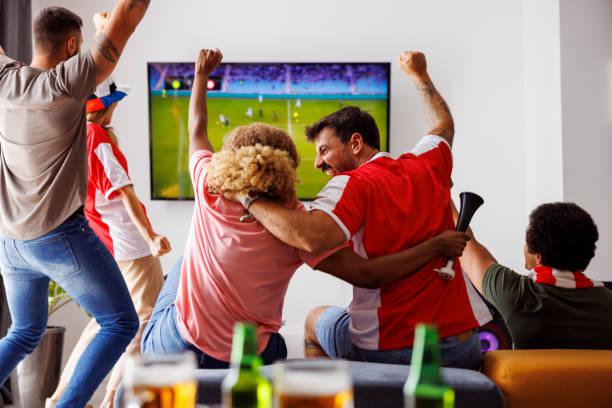 Familia celebrando un gol.//Cedida